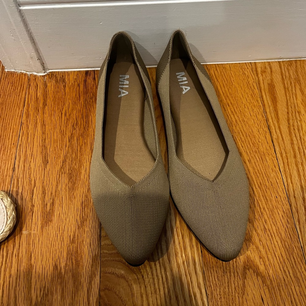 MIA Kerri Pointed Toe Flat
